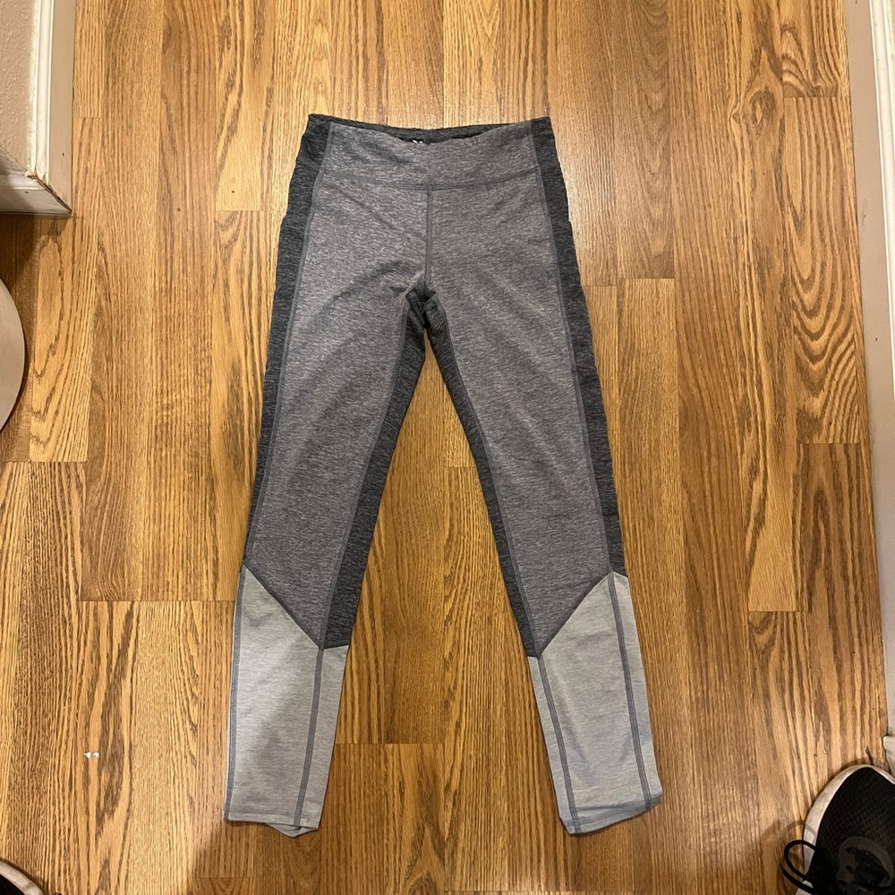 Different shades of gray old navy legging with pockets